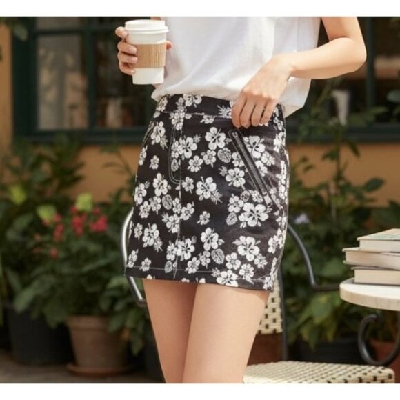 Mini Skirt – by Delia*s Tropical Floral Twill Exposed Zip Pockets Button Fly S - Picture 3 of 3